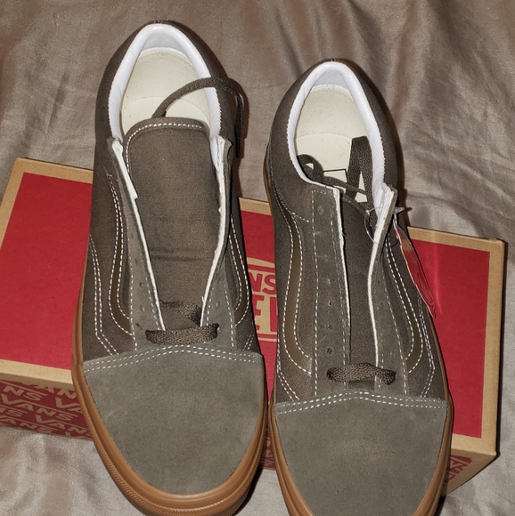 Vans - Picture 2 of 6